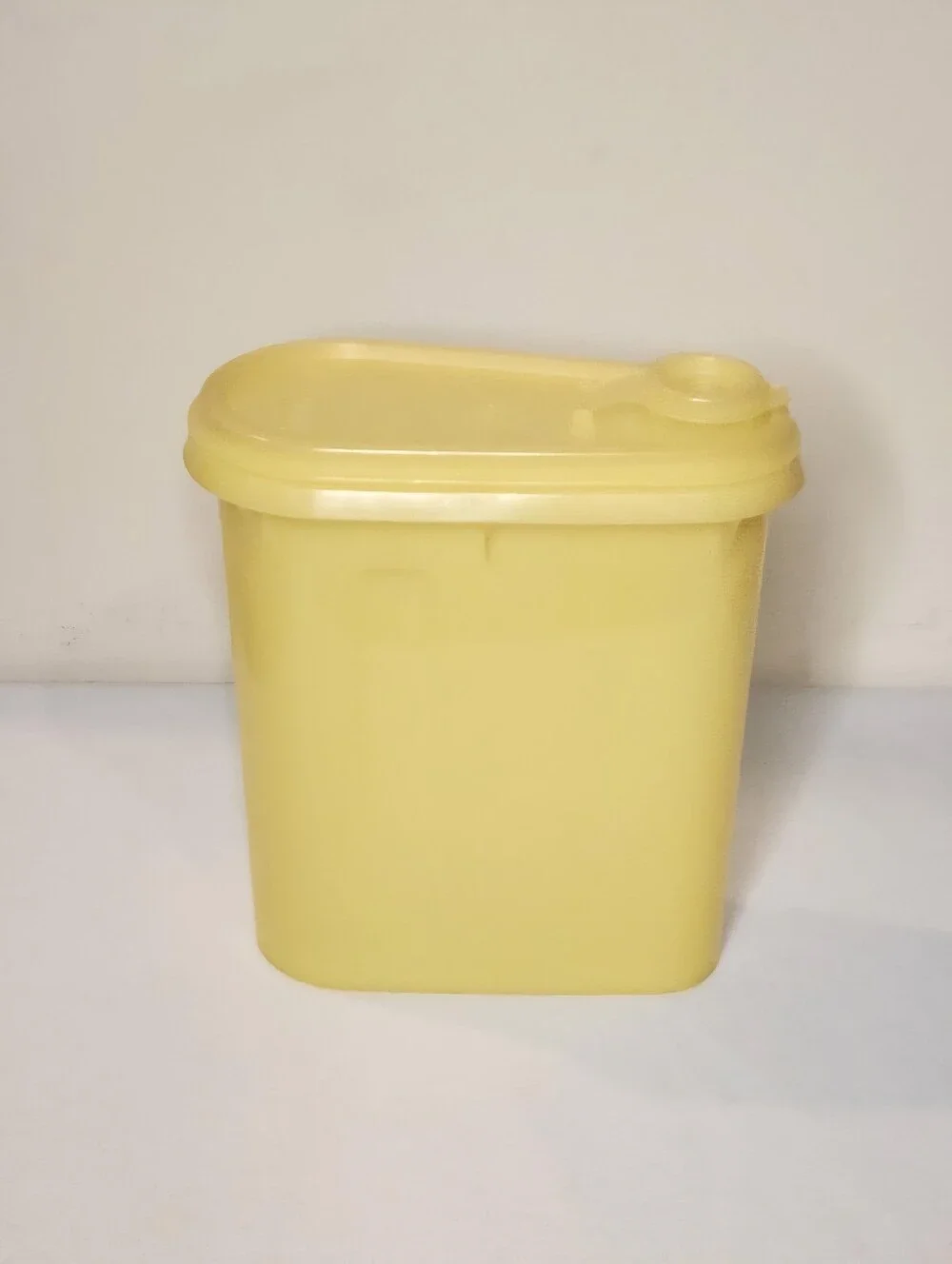 Vintage Tupperware Yellow One Quart Beverage Buddy Pitcher: Slim Design 792